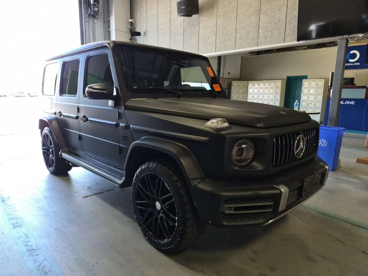 Mercedes-Benz G 63 AMG * CARFAX * ДИСТРОНИК * АВТОКРЕДИТ * , снимка 2 - Автомобили и джипове - 54940371
