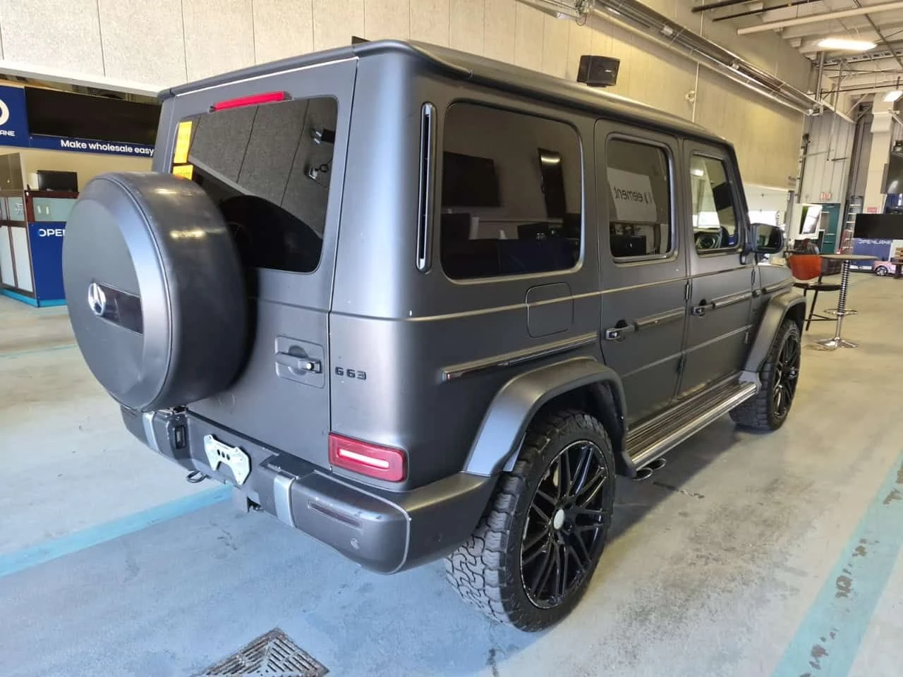 Mercedes-Benz G 63 AMG * CARFAX * ДИСТРОНИК * АВТОКРЕДИТ * , снимка 3 - Автомобили и джипове - 54940371