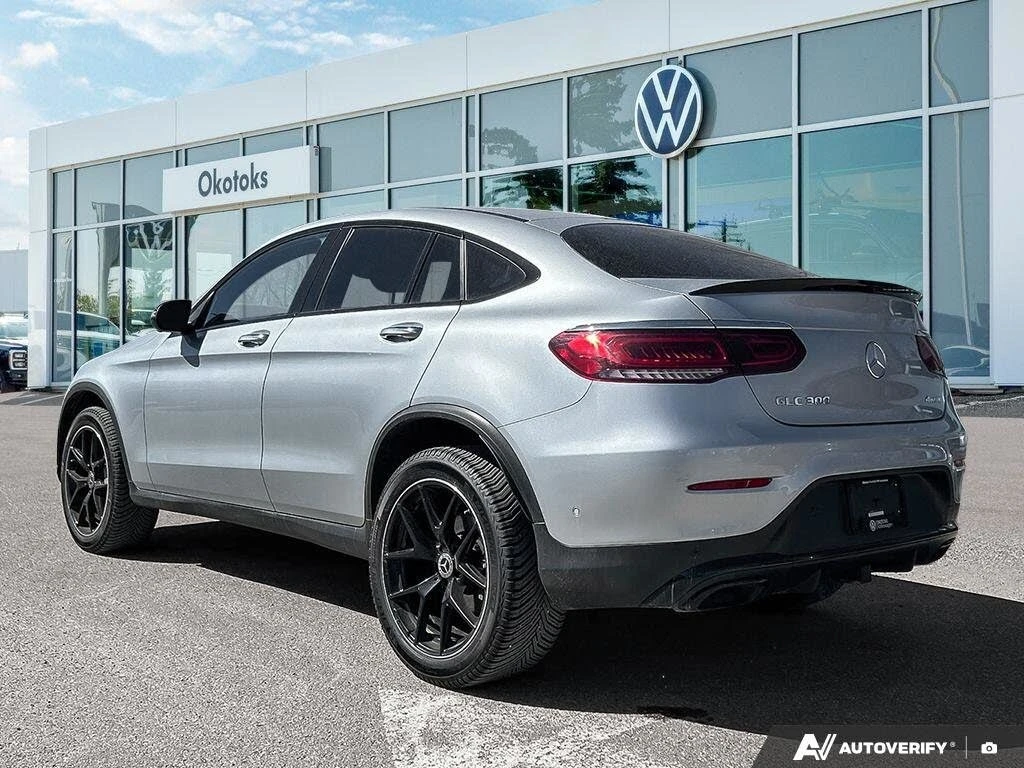 Mercedes-Benz GLC 300 4MATIC/SPORT-PKG/DRIVE-ASSISTS/SUNROOF, снимка 4 - Автомобили и джипове - 55676112