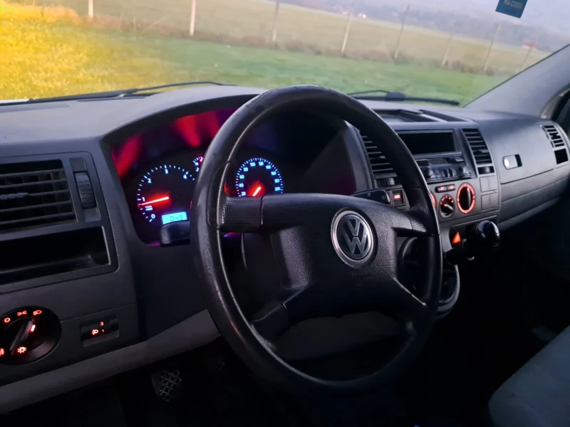VW T5 2.5 TDI , снимка 6 - Бусове и автобуси - 52539058