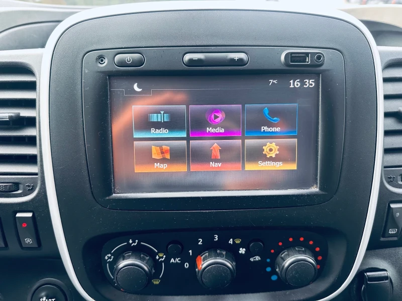 Renault Trafic Full 9 места, снимка 17 - Бусове и автобуси - 53356777