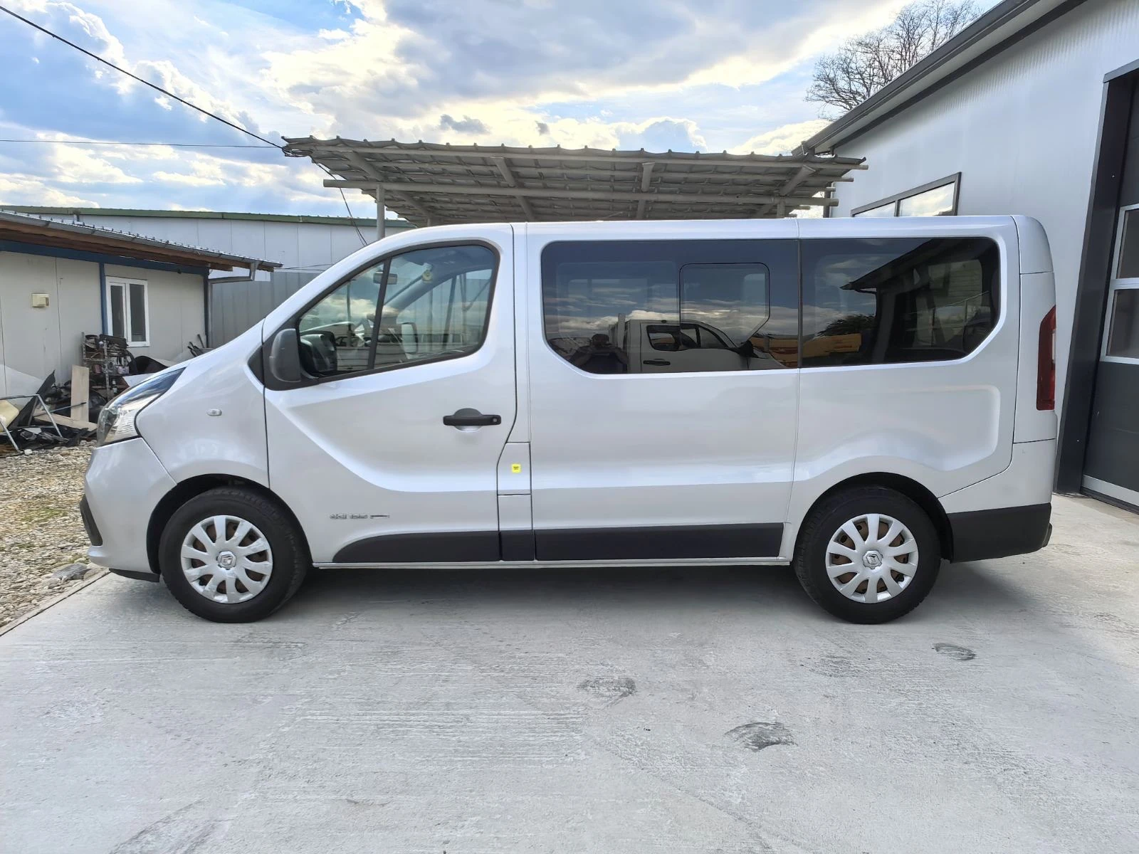Renault Trafic 1.6cdti-EURO6, снимка 4 - Бусове и автобуси - 54622395