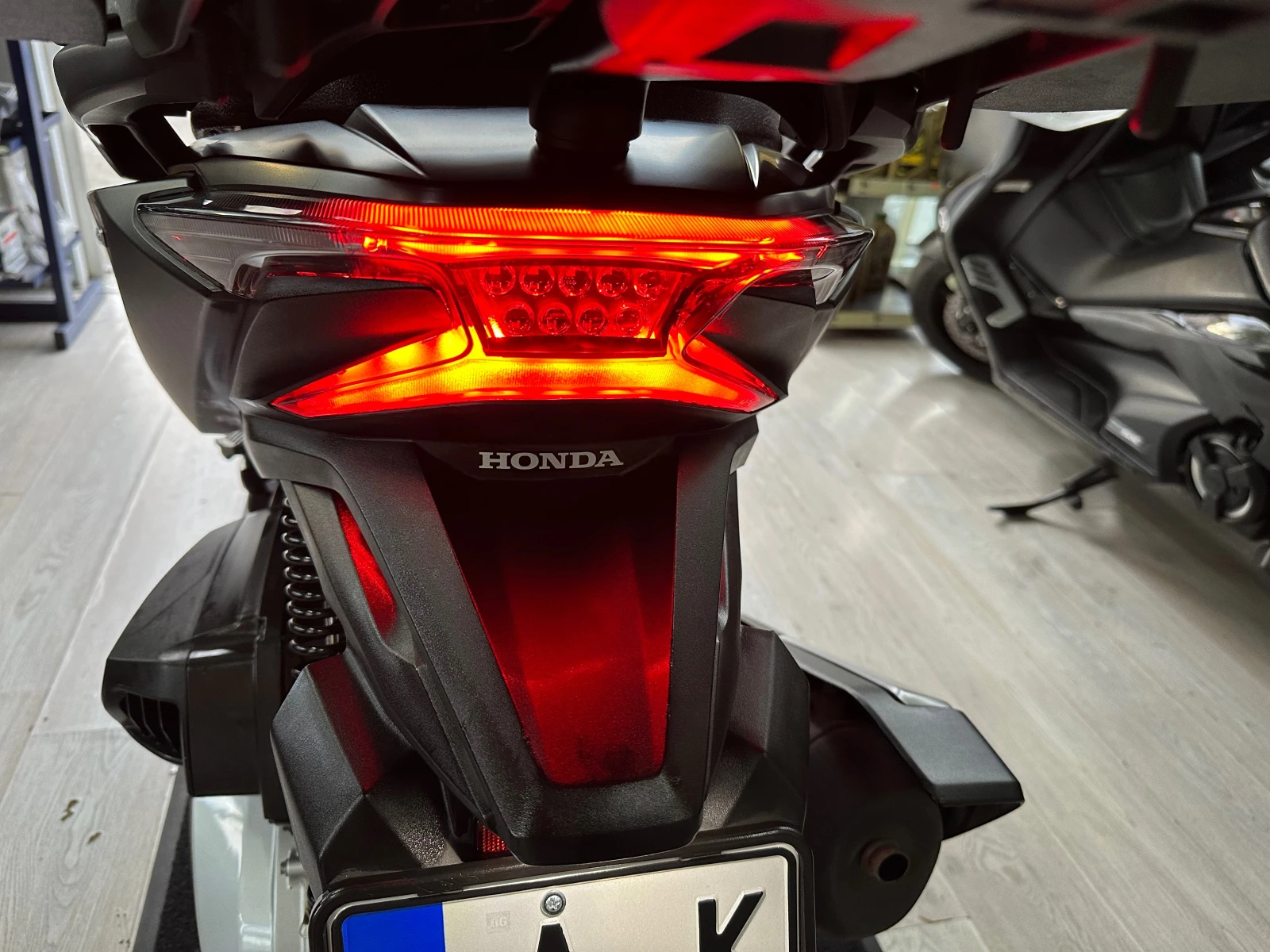 Honda Forza 350i Deluxe 06.2022г. - изображение 4