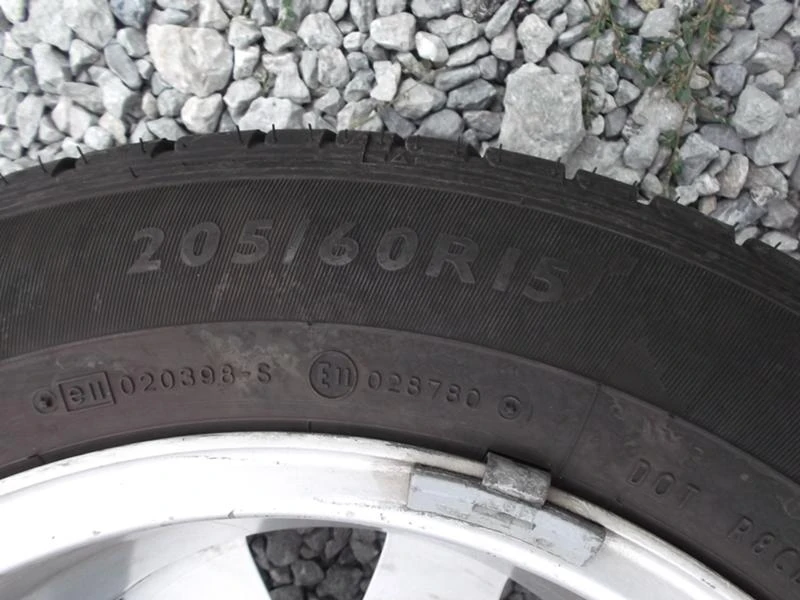 Гуми Летни 205/60R15, снимка 5 - Гуми и джанти - 15699192