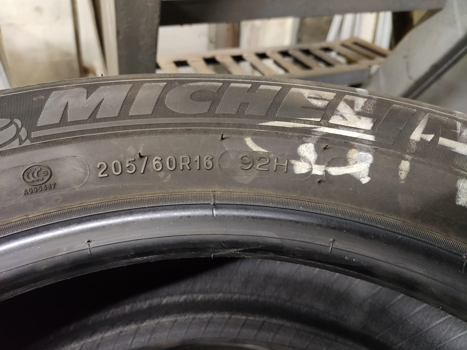 Гуми Зимни 205/60R16, снимка 7 - Гуми и джанти - 55497093