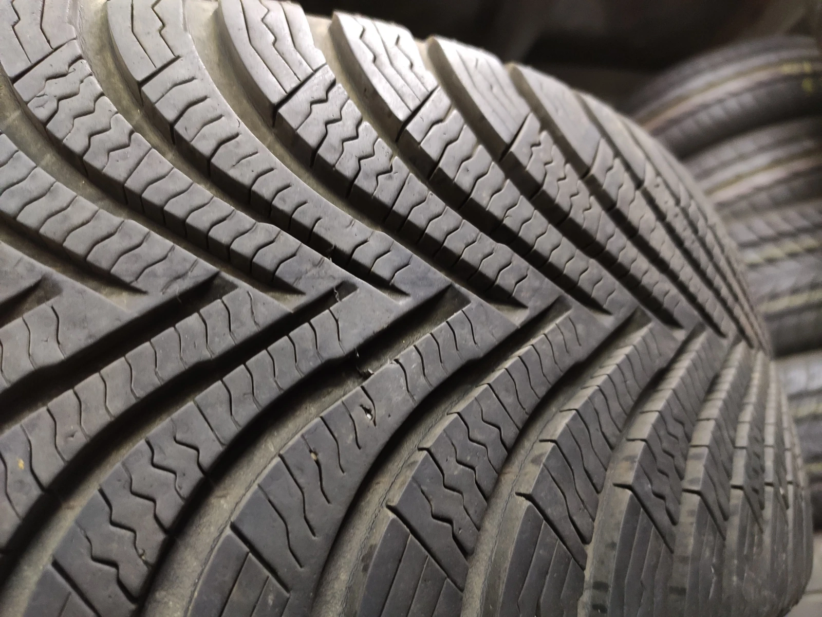 Гуми Зимни 205/60R16