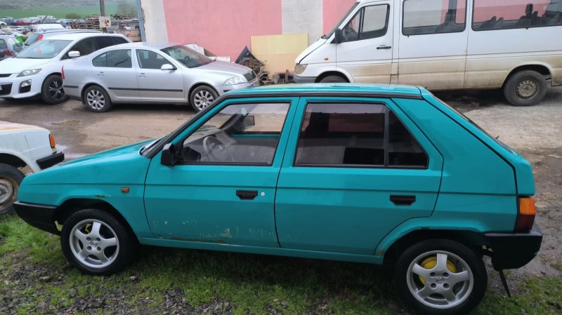 Skoda Favorit, снимка 4 - Автомобили и джипове - 52771182