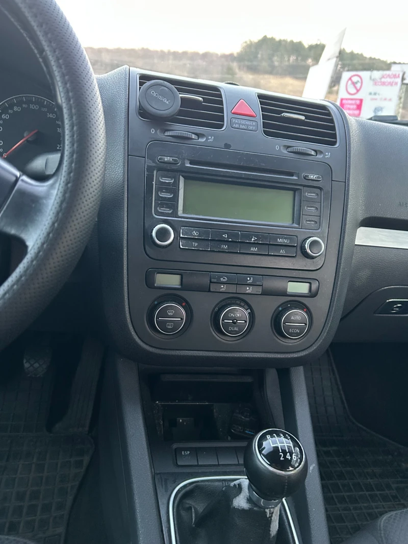 VW Golf 2.0 TDI, снимка 8 - Автомобили и джипове - 52512286