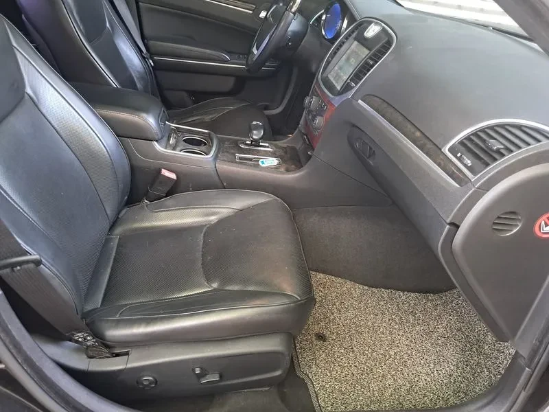 Chrysler 300c 3.6, снимка 14 - Автомобили и джипове - 54326030