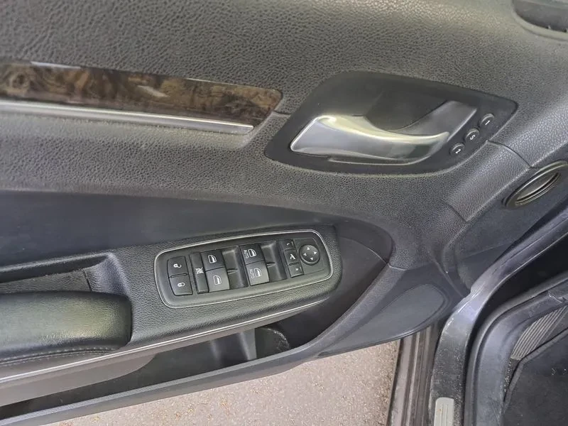 Chrysler 300c 3.6, снимка 7 - Автомобили и джипове - 54326030