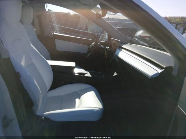 Tesla Model Y LONG RANGE DUAL MOTOR AWD ����������* FSD3*  | Mobile.bg � ����������� 5