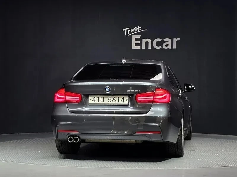 BMW 330 | АВТОФИНАНСИРАНЕ | ФИКСИРАНА ЦЕНА ДО БЪЛГАРИЯ, снимка 4 - Автомобили и джипове - 55153387