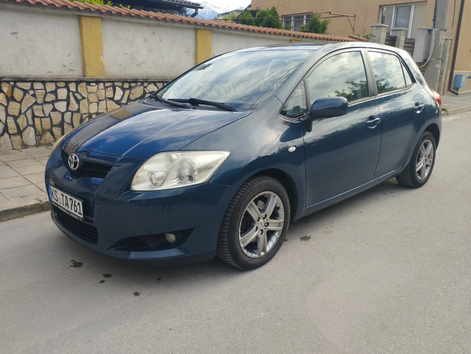 Toyota Auris 2.0 D4D - изображение 2