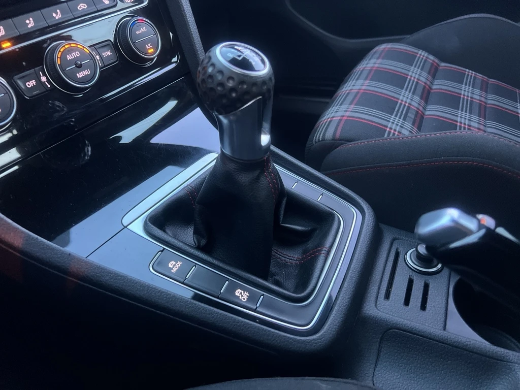 VW Golf GTI - изображение 8