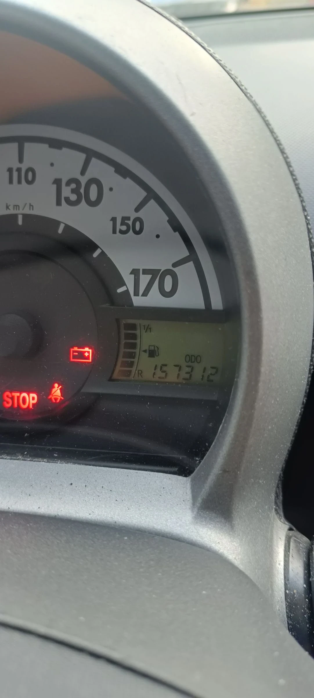 Peugeot 107 1.0 - изображение 6