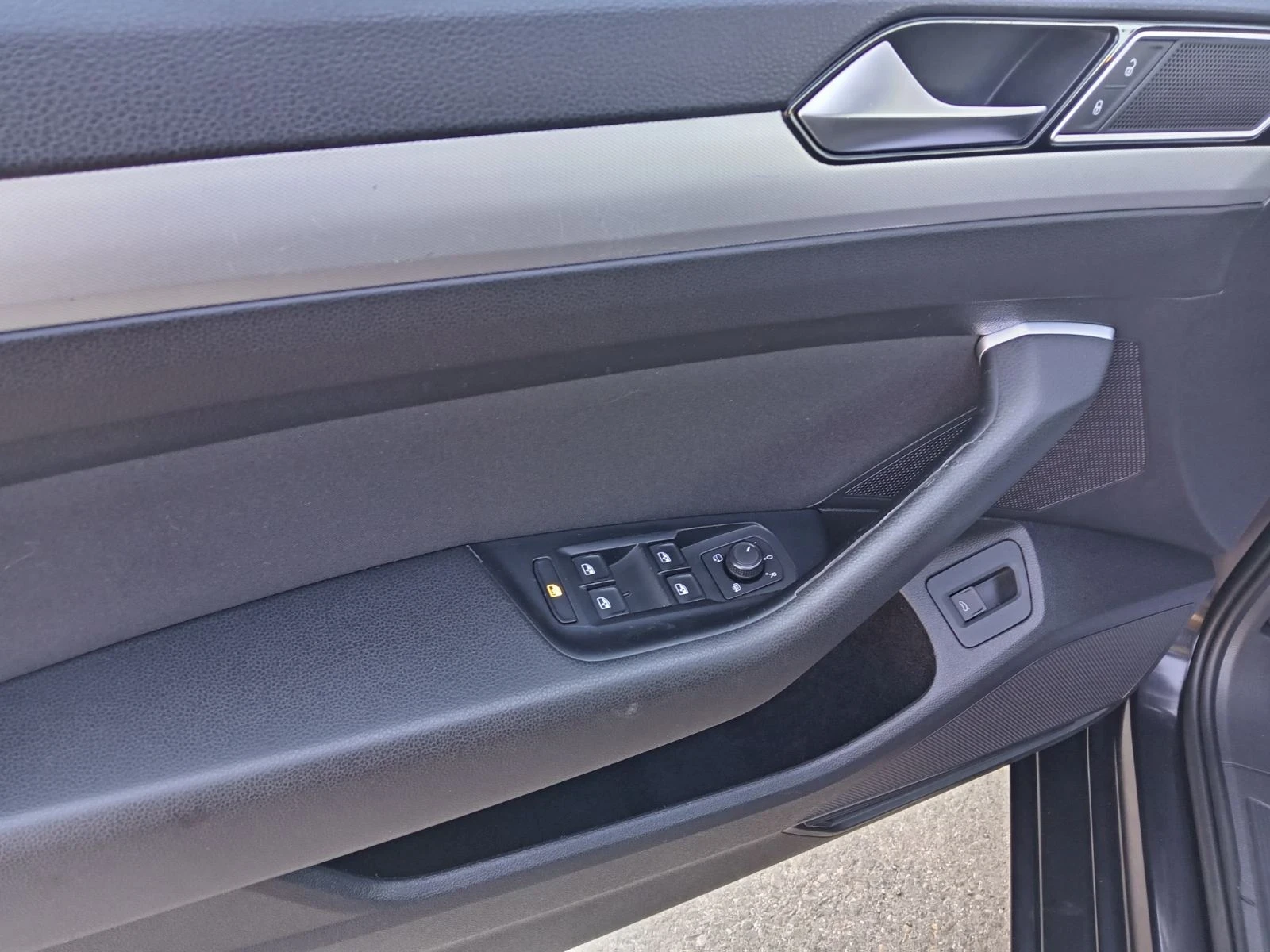 VW Passat 1.6 TDi, снимка 5 - Автомобили и джипове - 53808657