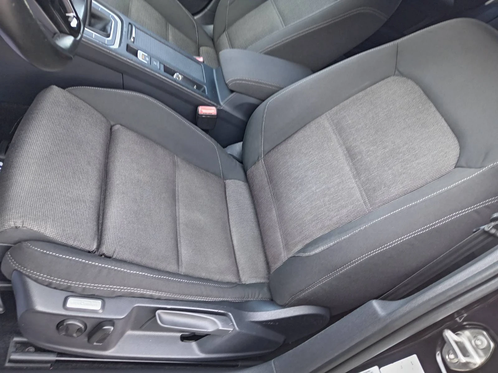 VW Passat 1.6 TDi, снимка 6 - Автомобили и джипове - 53808657