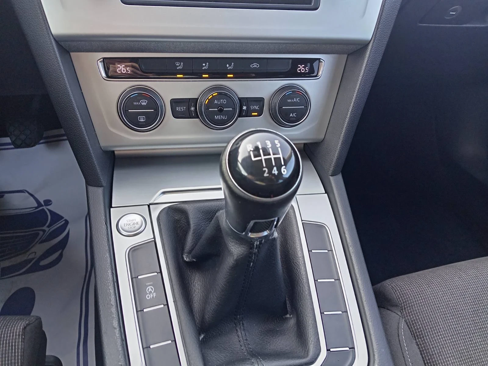 VW Passat 1.6 TDi, снимка 9 - Автомобили и джипове - 53808657