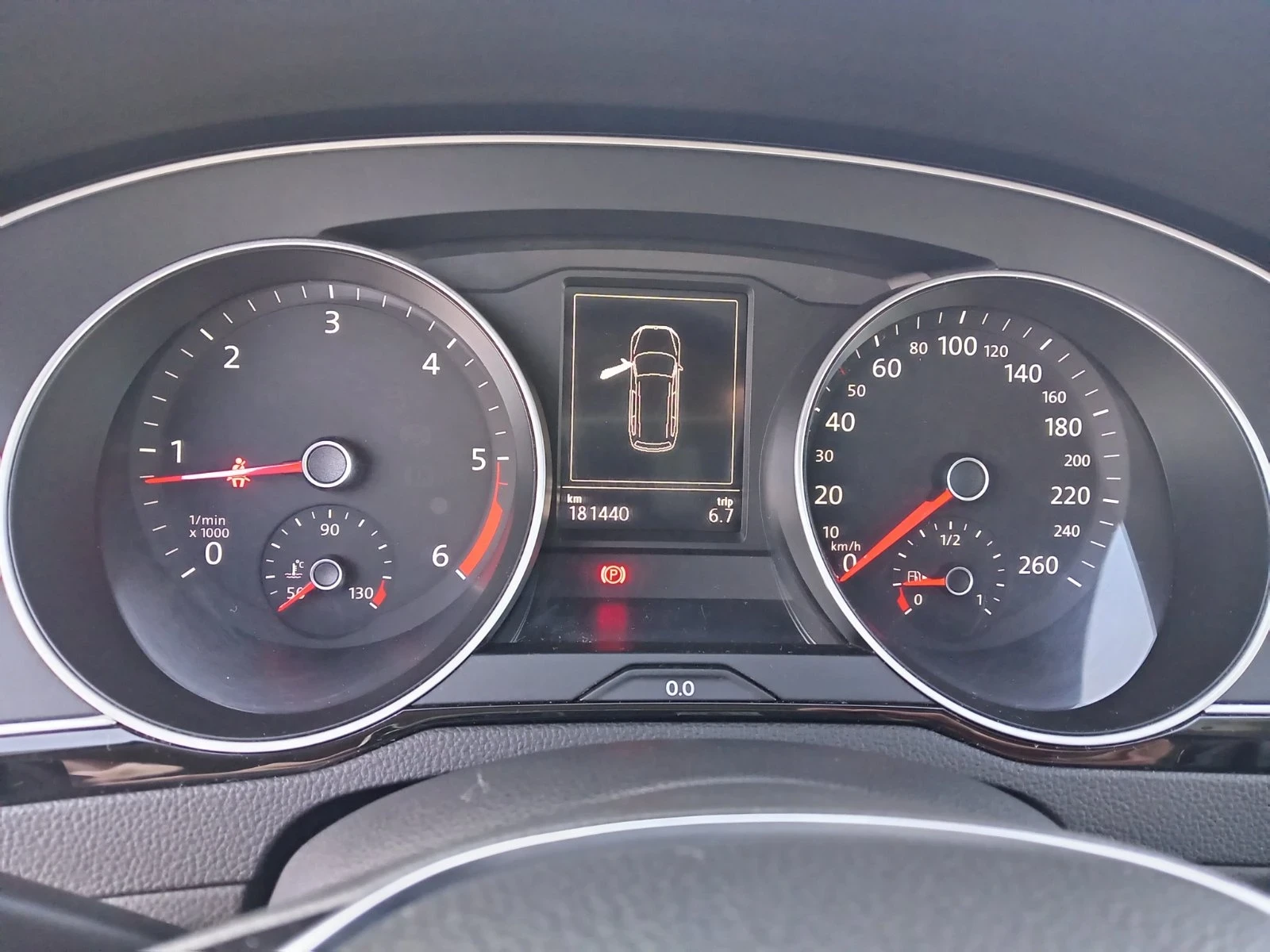 VW Passat 1.6 TDi, снимка 7 - Автомобили и джипове - 53808657