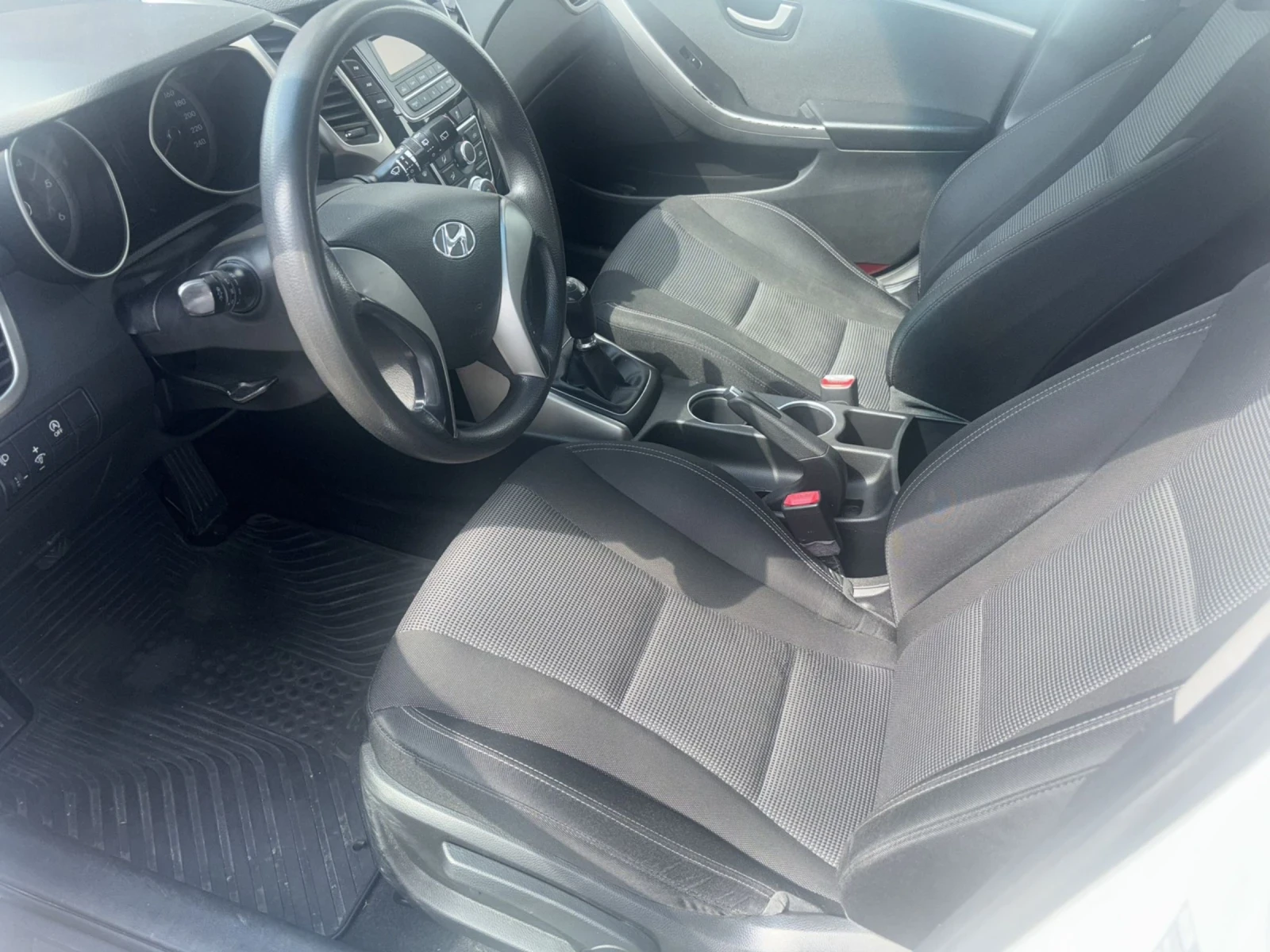 Hyundai I30 95000км-1.4i-6ск-100кс, снимка 3 - Автомобили и джипове - 55326588