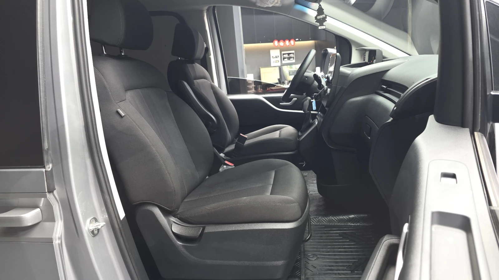 Hyundai Staria Smart* BLIND SPOT* КРАЙНА ЦЕНА, снимка 11 - Автомобили и джипове - 55496106
