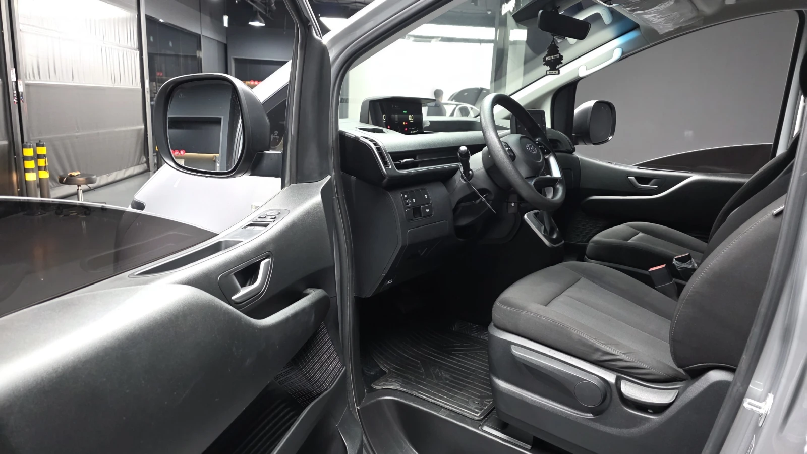 Hyundai Staria Smart* BLIND SPOT* КРАЙНА ЦЕНА, снимка 10 - Автомобили и джипове - 55496106