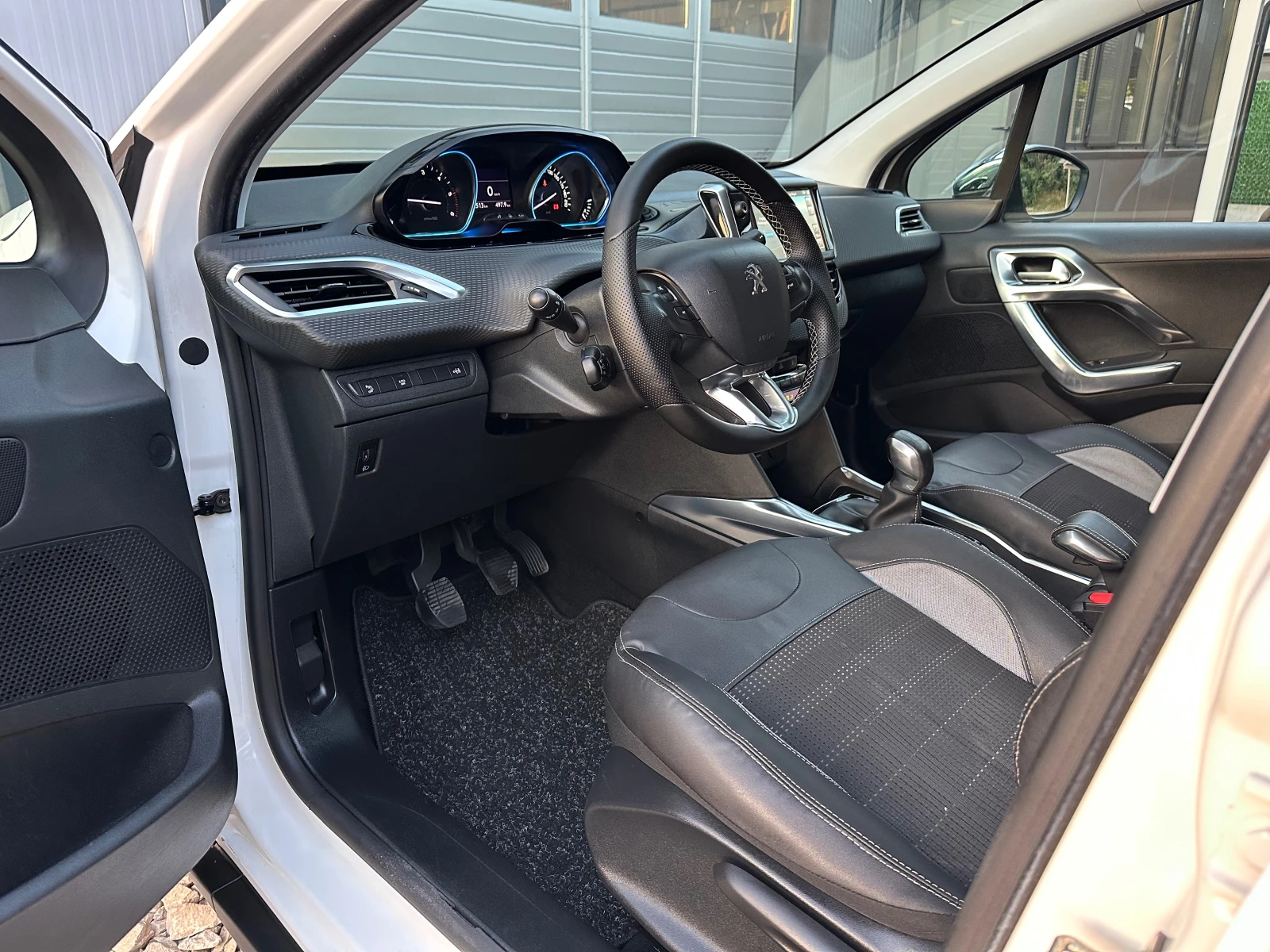 Peugeot 2008 1.6HDI ALLURE ТОП СЪСТОЯНИЕ, снимка 8 - Автомобили и джипове - 55581694
