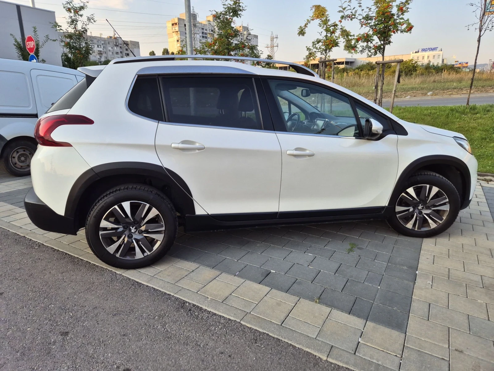 Peugeot 2008 1.2 бензин , снимка 2 - Автомобили и джипове - 55590897
