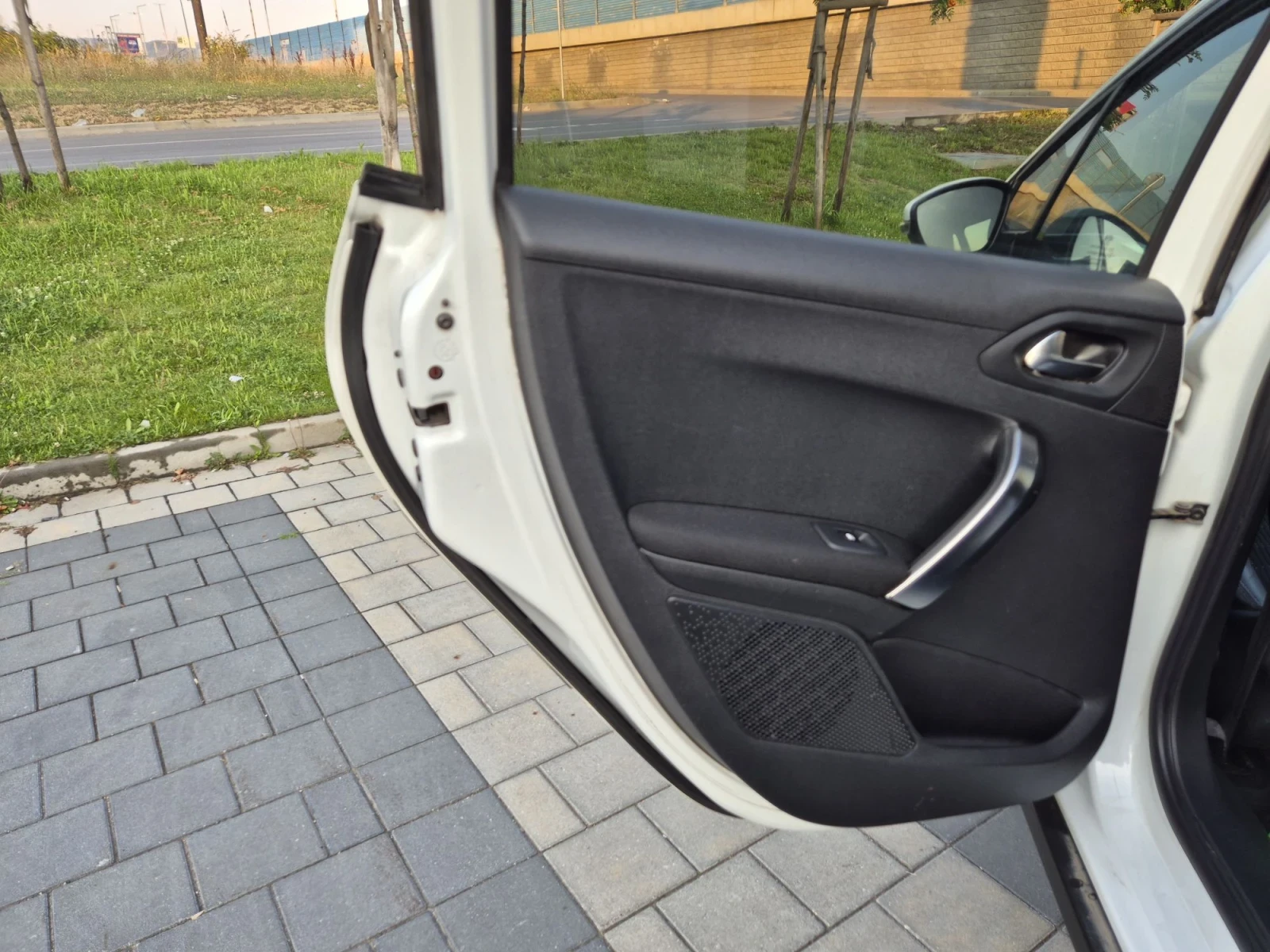 Peugeot 2008 1.2 бензин , снимка 9 - Автомобили и джипове - 55590897