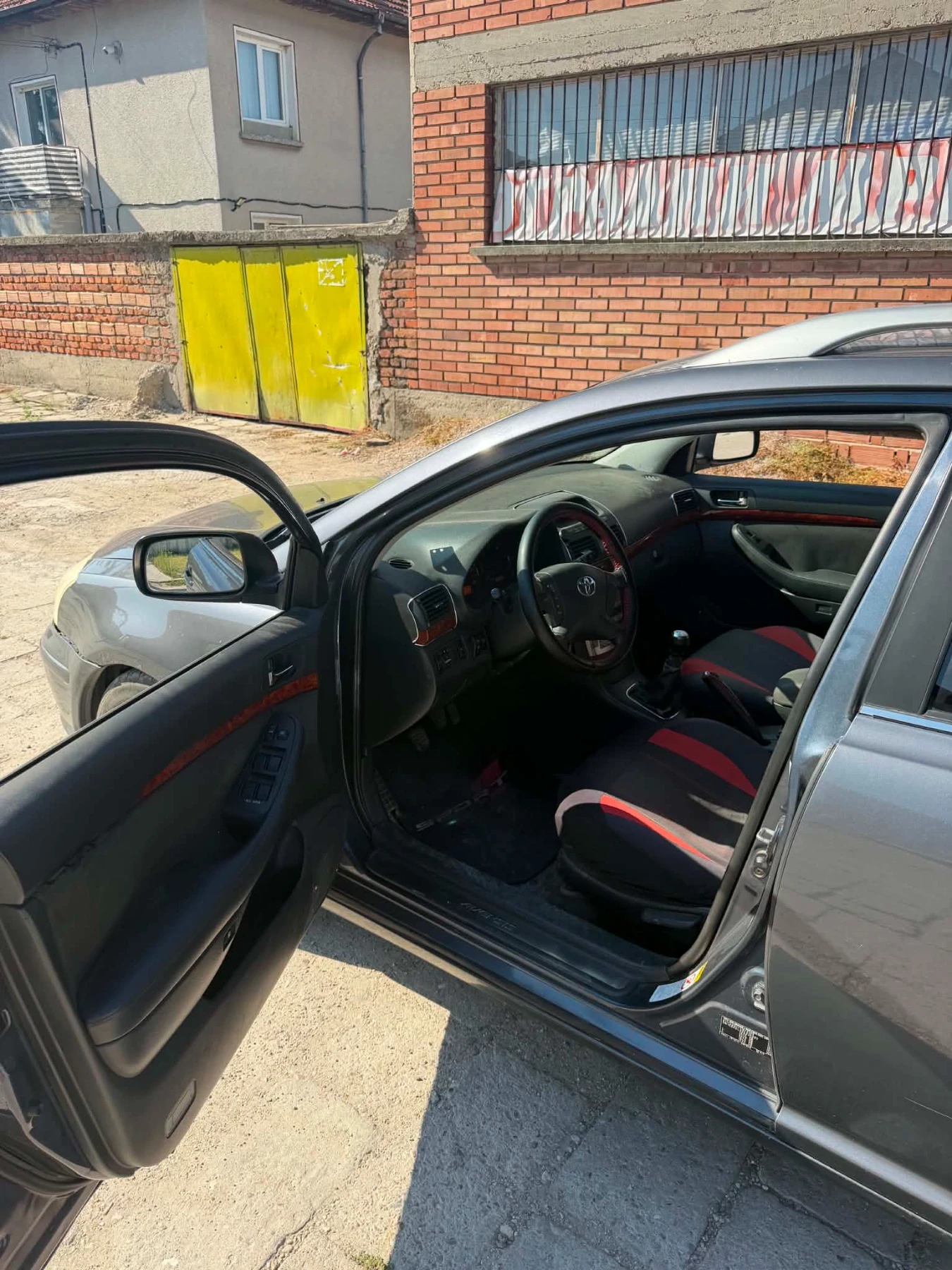 Toyota Avensis, снимка 4 - Автомобили и джипове - 55670324