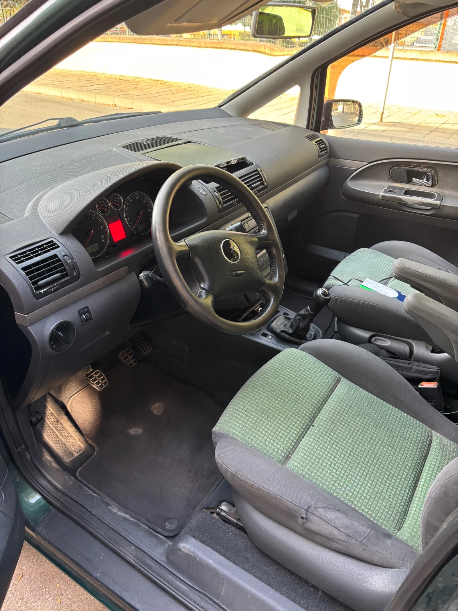 VW Sharan 1.9tdi , снимка 8 - Автомобили и джипове - 55898286