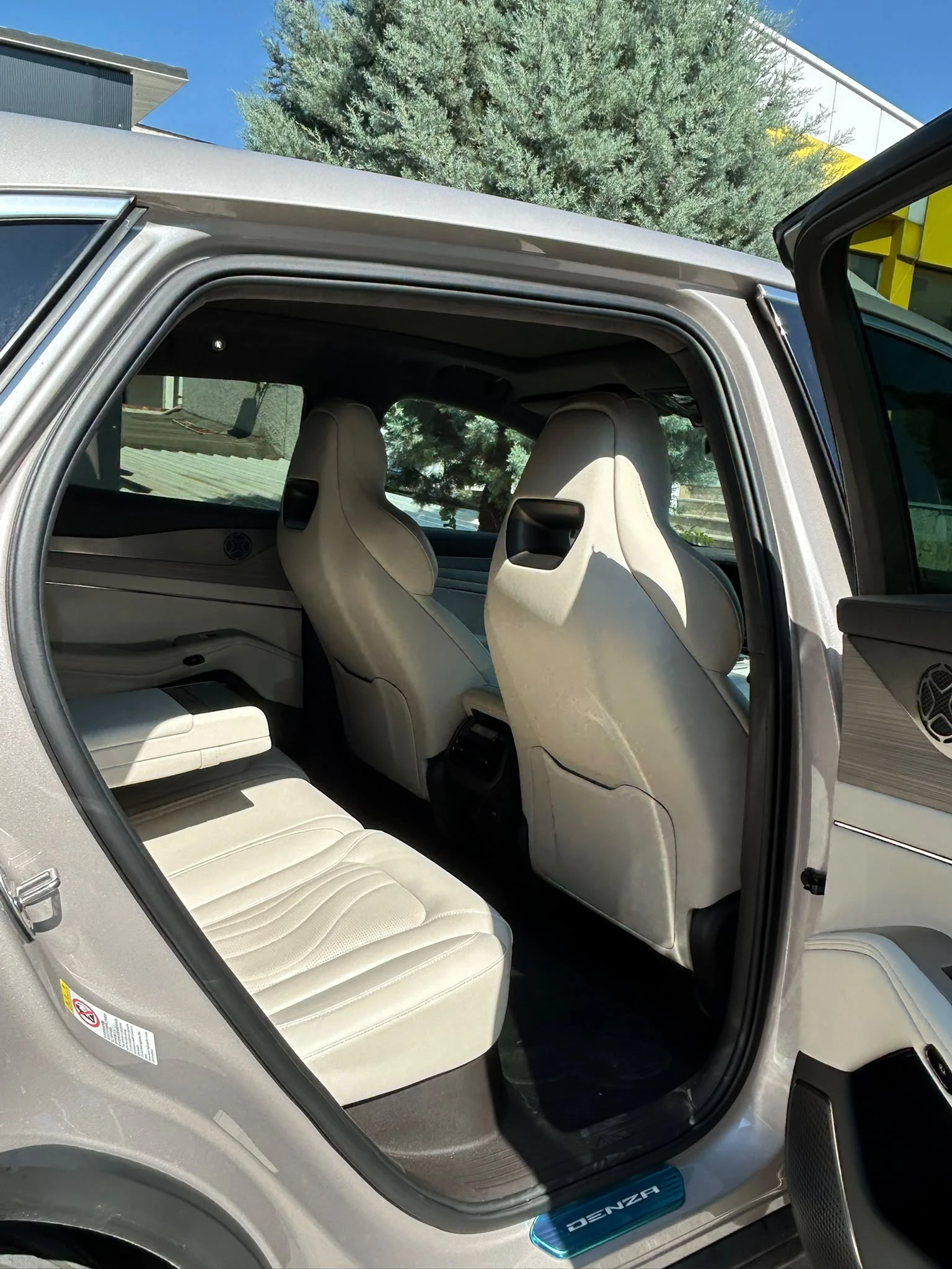 Denza N7, снимка 6 - Автомобили и джипове - 56191619