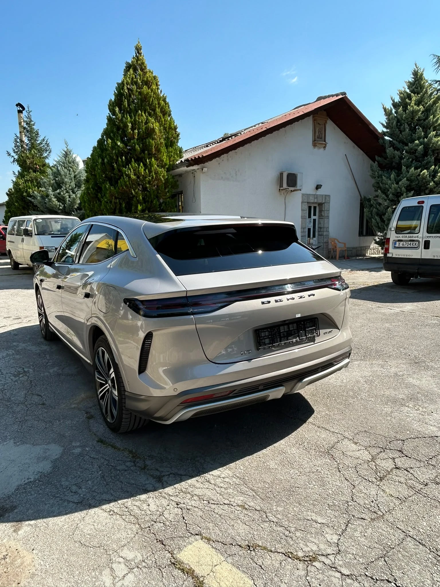 Denza N7, снимка 3 - Автомобили и джипове - 56191619