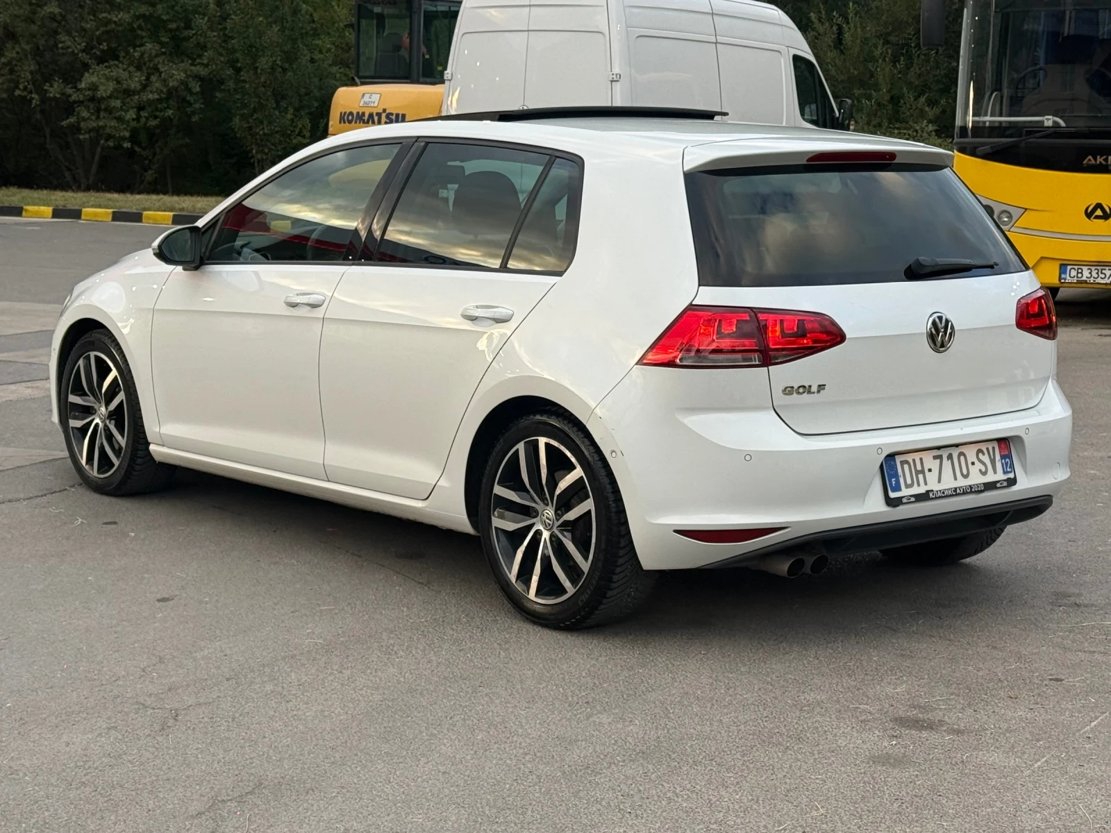 VW Golf 2.0TDI Highline/Нави/Панорама/Рекаро/Ксенон, снимка 8 - Автомобили и джипове - 56204295