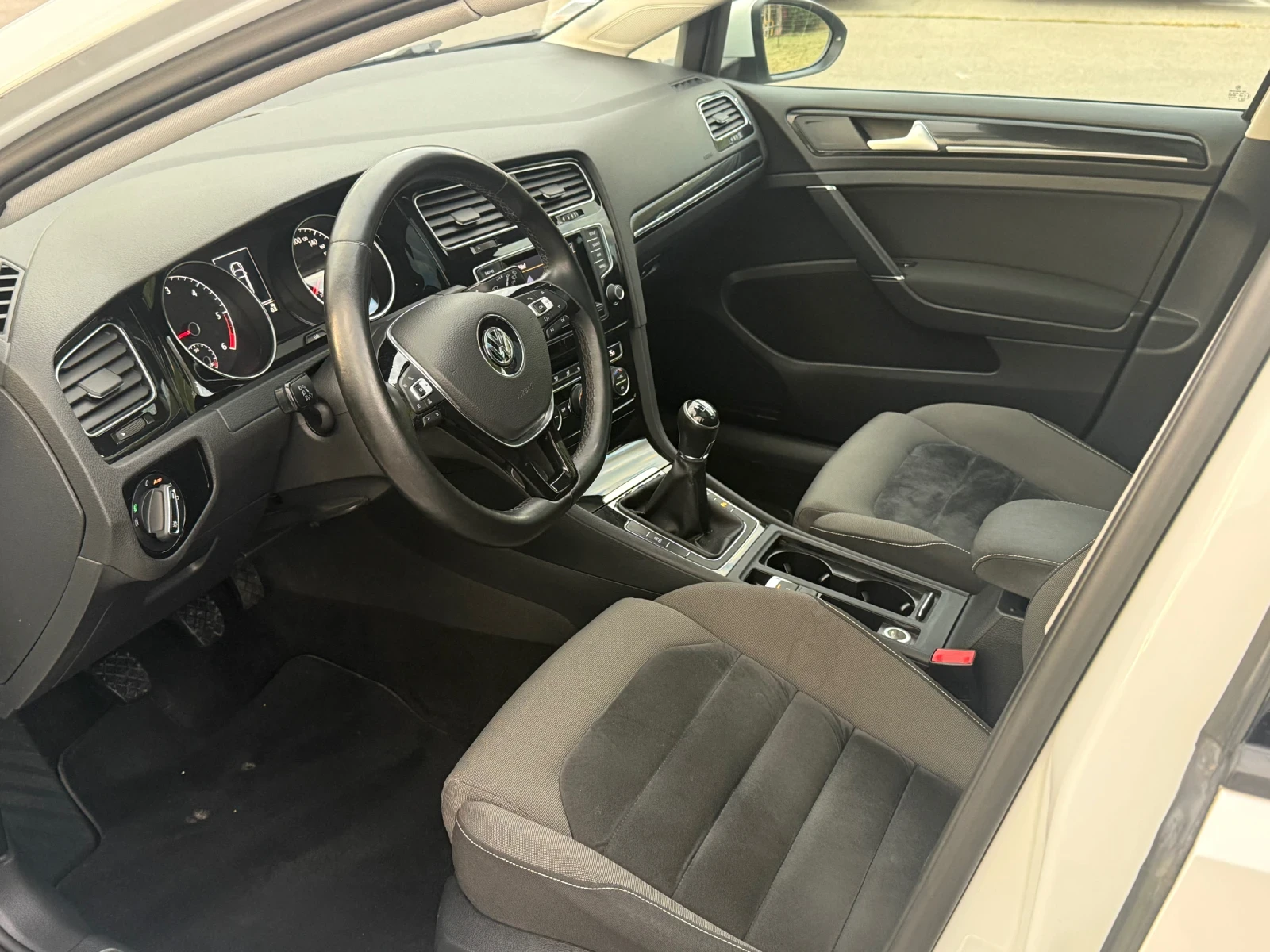 VW Golf 2.0TDI Highline/Нави/Панорама/Рекаро/Ксенон, снимка 10 - Автомобили и джипове - 56204295