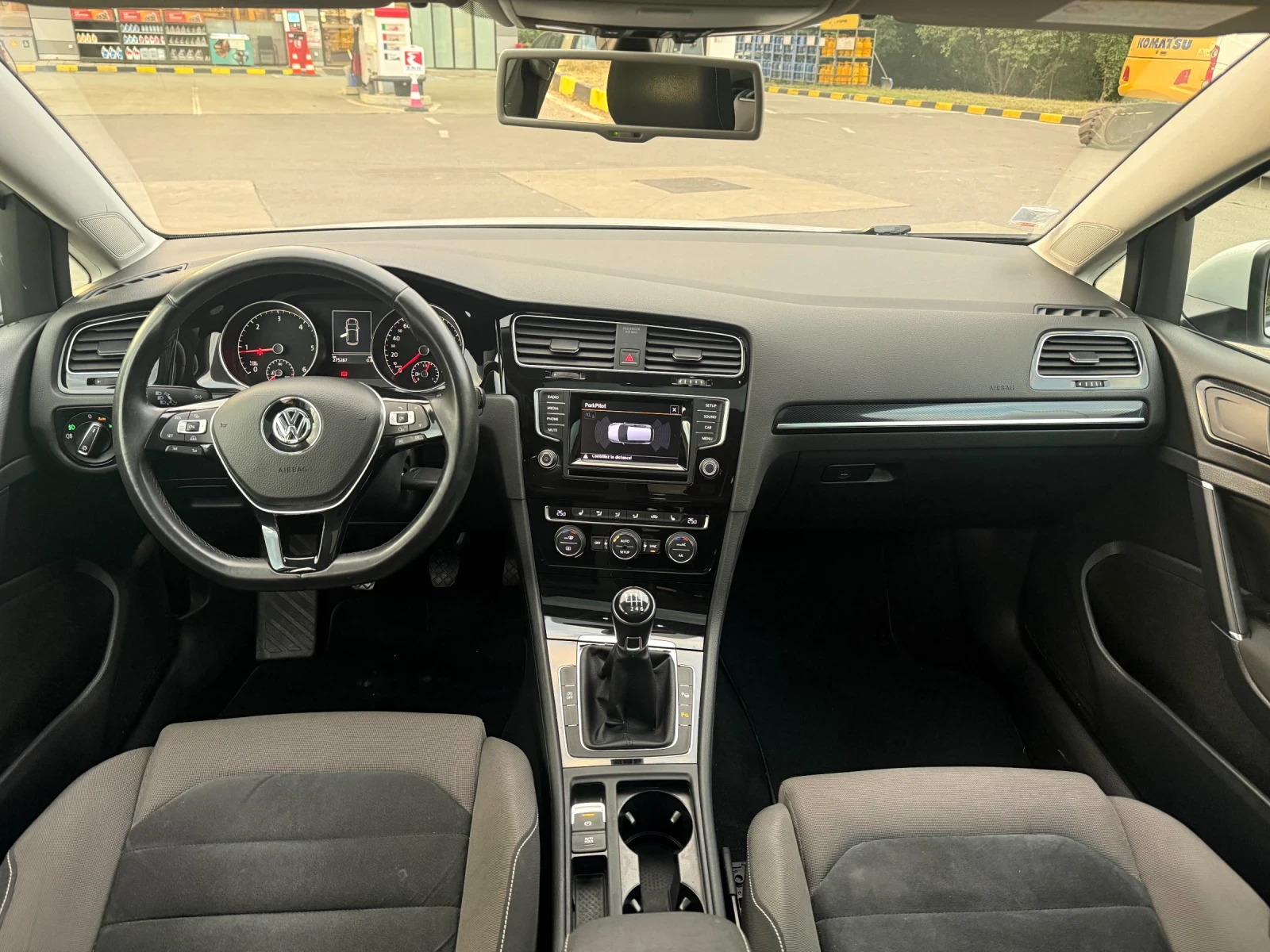 VW Golf 2.0TDI Highline/Нави/Панорама/Рекаро/Ксенон, снимка 12 - Автомобили и джипове - 56204295
