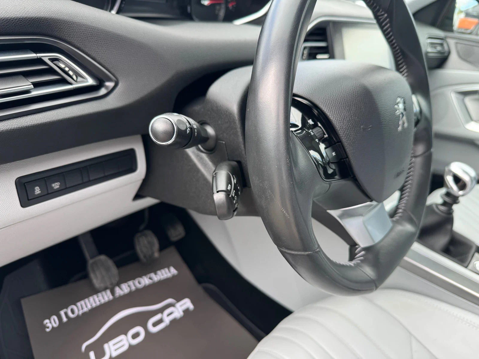 Peugeot 308 1.6D-КОЖА-ПАНОРАМА-ЕЛ.СЕДАЛКИ-ПОДГРЕВ-NAVI-УНИКАТ, снимка 15 - Автомобили и джипове - 56210987