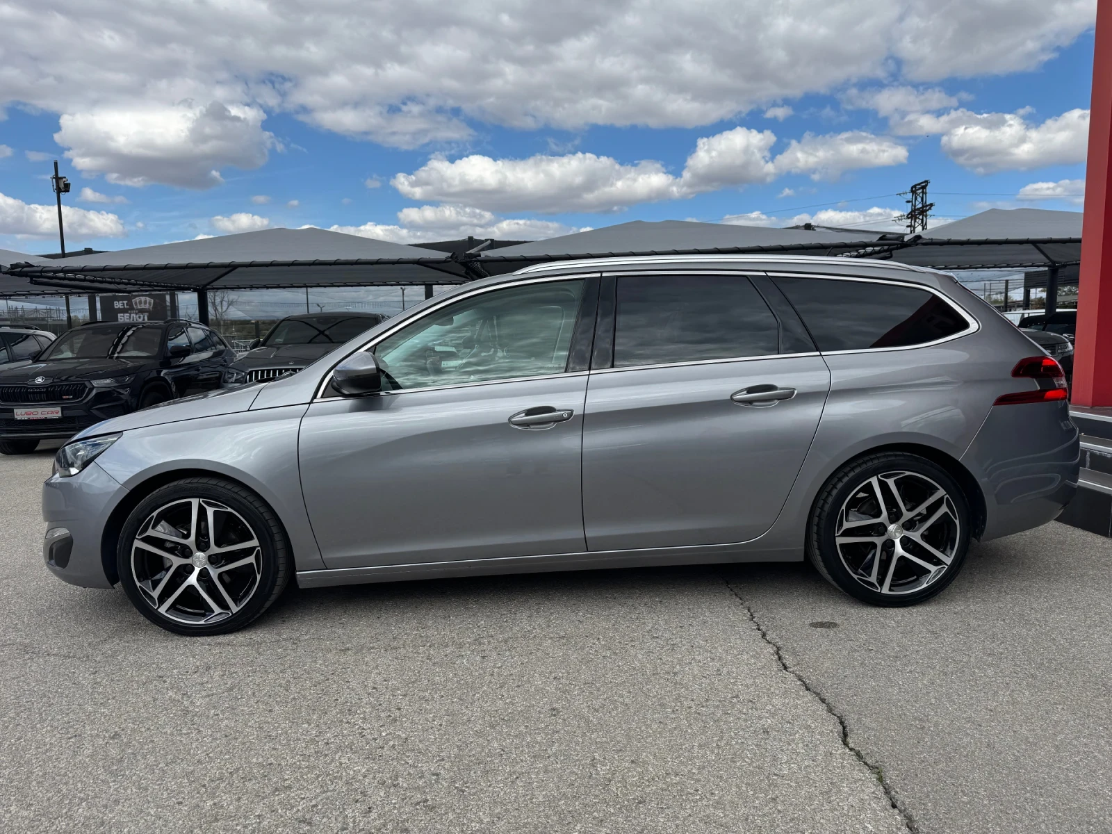 Peugeot 308 1.6D-КОЖА-ПАНОРАМА-ЕЛ.СЕДАЛКИ-ПОДГРЕВ-NAVI-УНИКАТ, снимка 3 - Автомобили и джипове - 56210987