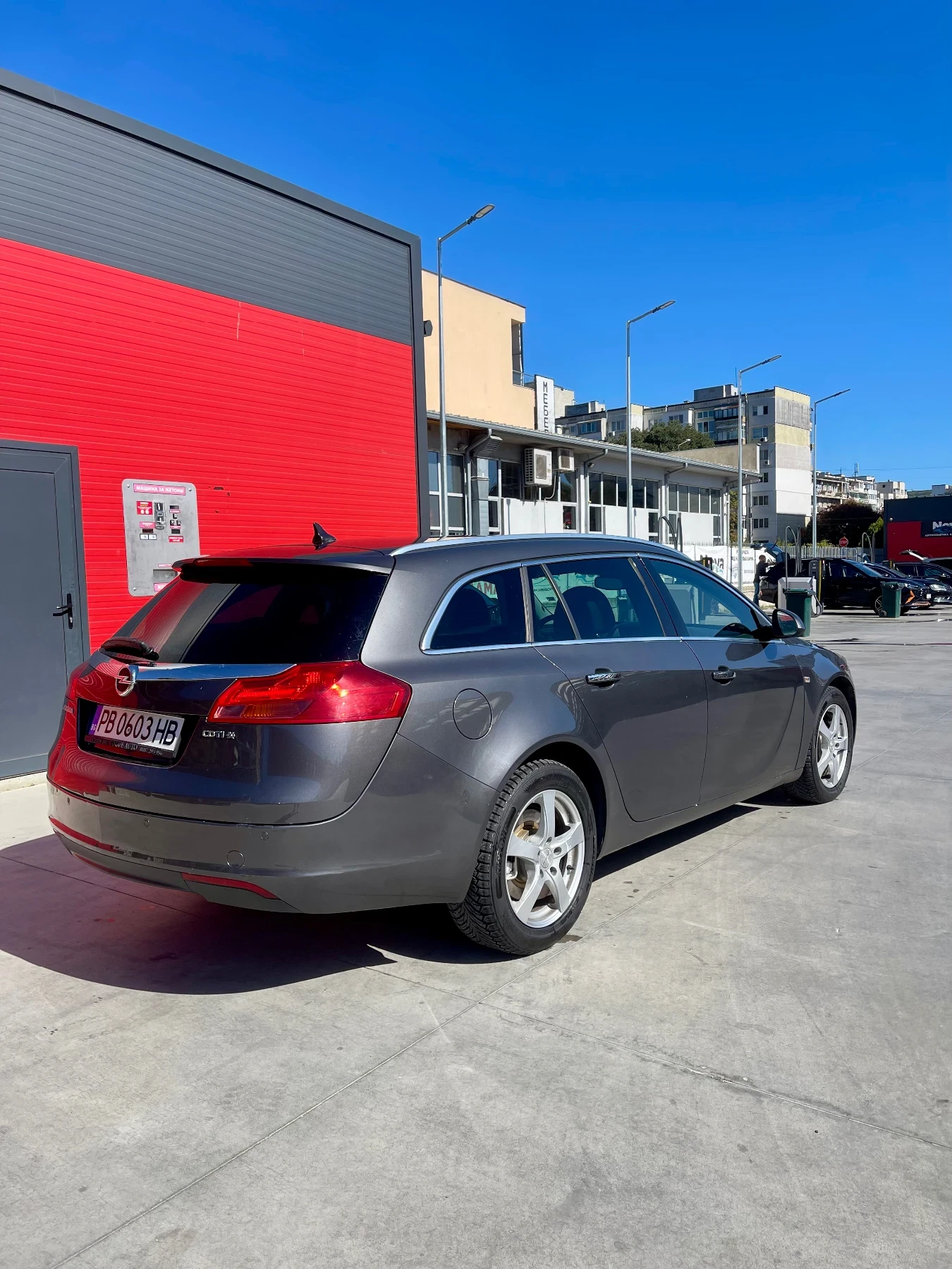Opel Insignia 2.0 CDTI 4x4, снимка 4 - Автомобили и джипове - 56346186