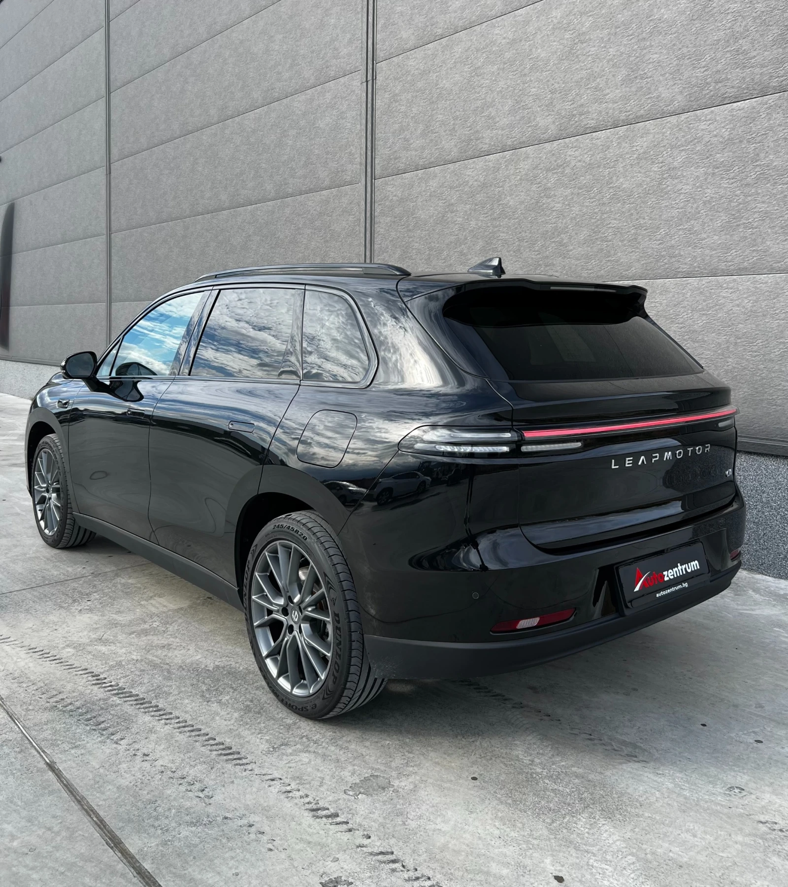 Leapmotor C10 REEV, снимка 4 - Автомобили и джипове - 56512590