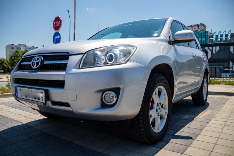 Toyota Rav4 2.2 D-4D, снимка 3 - Автомобили и джипове - 47880312