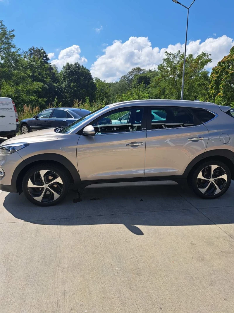 Hyundai Tucson, снимка 4 - Автомобили и джипове - 52506469