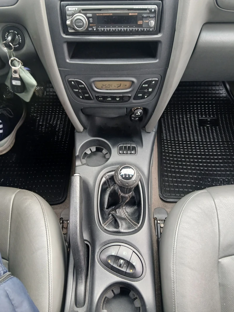 Hyundai Santa fe 2.4i DOCH РЕГИСТРИРАН ДОКАРАН НА СОБСТВЕН ХОД , снимка 8 - Автомобили и джипове - 53052237