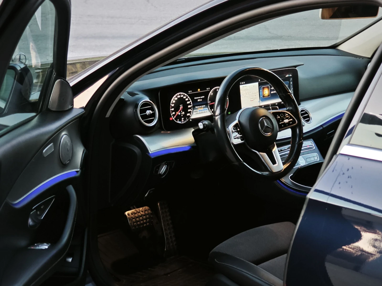 Mercedes-Benz E 220 2019/Digital/Смен.верига/Carplay/9G/Пружини, снимка 14 - Автомобили и джипове - 53791625