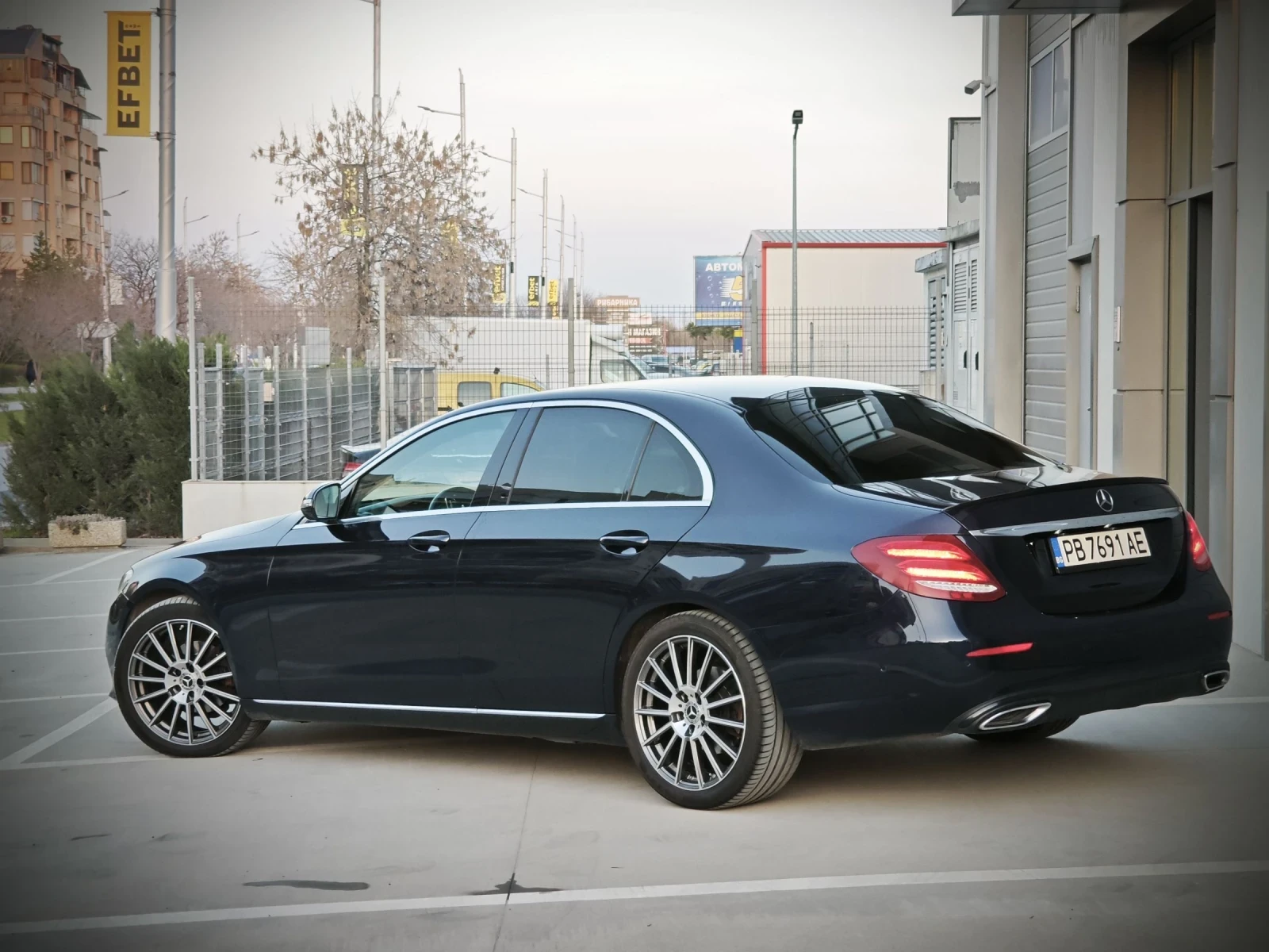 Mercedes-Benz E 220 2019/Digital/Смен.верига/Carplay/9G/Пружини, снимка 8 - Автомобили и джипове - 53791625