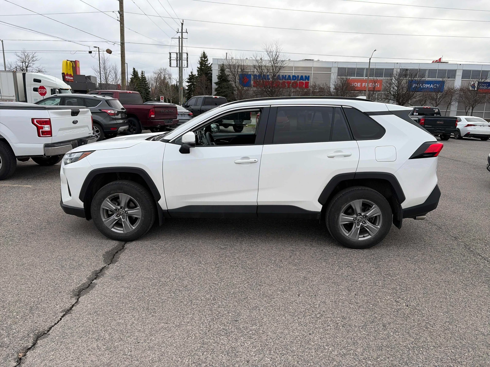 Toyota Rav4 * * CARFAX * * АВТО КРЕДИТ * * , снимка 5 - Автомобили и джипове - 54083452