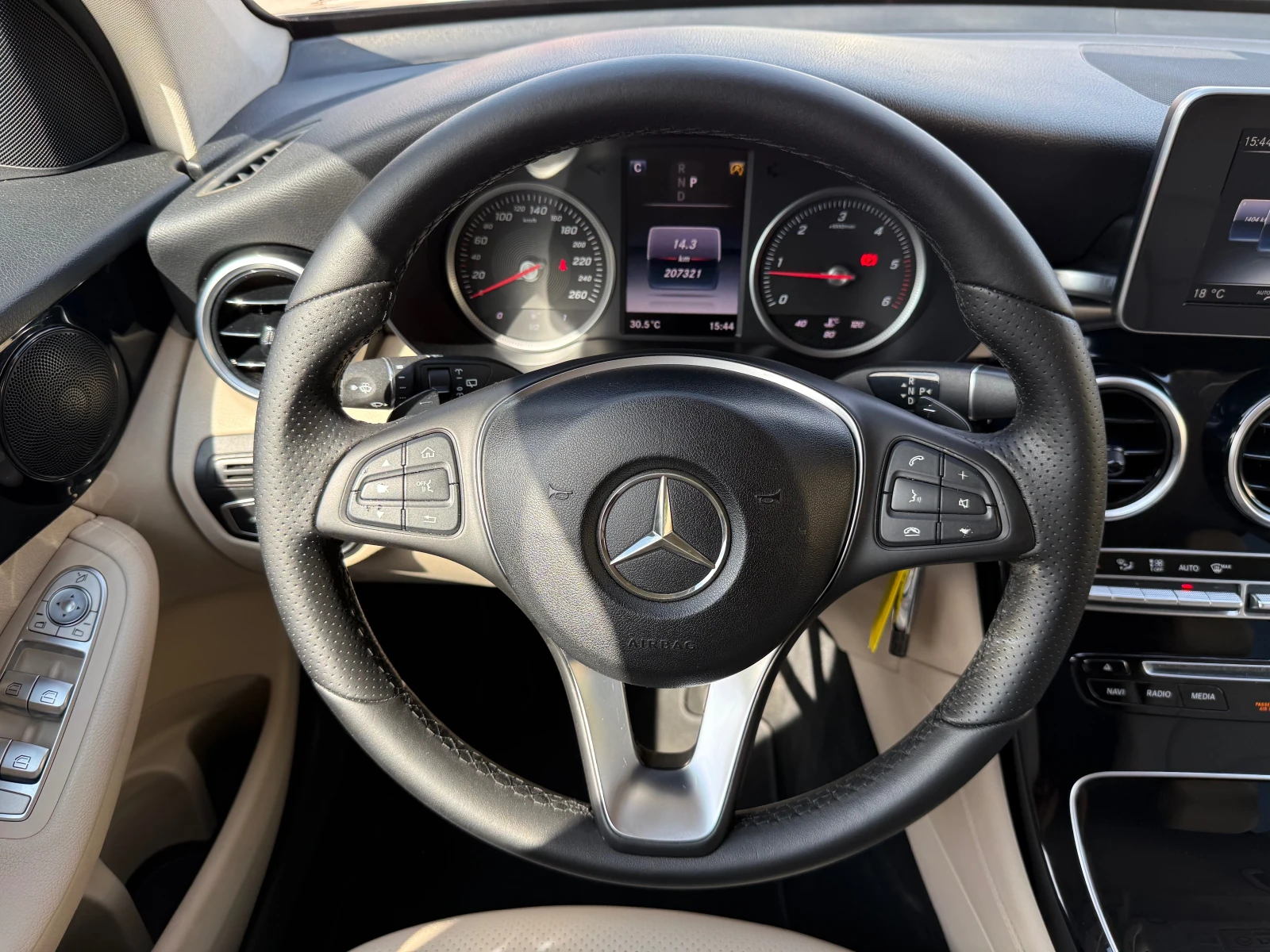 Mercedes-Benz GLC 250 d 4-MATIC 9G-TRONIC !! 100% РЕАЛНИ КИЛОМЕТРИ !!, снимка 12 - Автомобили и джипове - 54740491