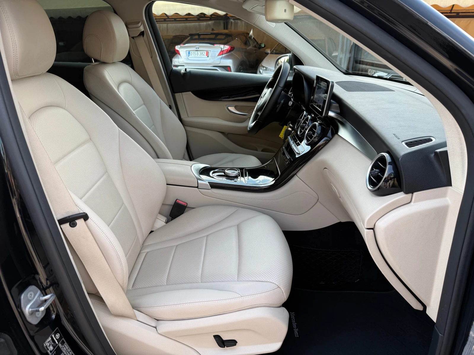 Mercedes-Benz GLC 250 d 4-MATIC 9G-TRONIC !! 100% РЕАЛНИ КИЛОМЕТРИ !!, снимка 14 - Автомобили и джипове - 54740491