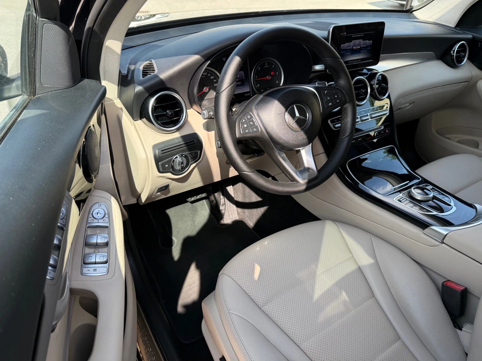 Mercedes-Benz GLC 250 d 4-MATIC 9G-TRONIC !! 100% РЕАЛНИ КИЛОМЕТРИ !!, снимка 10 - Автомобили и джипове - 54740491