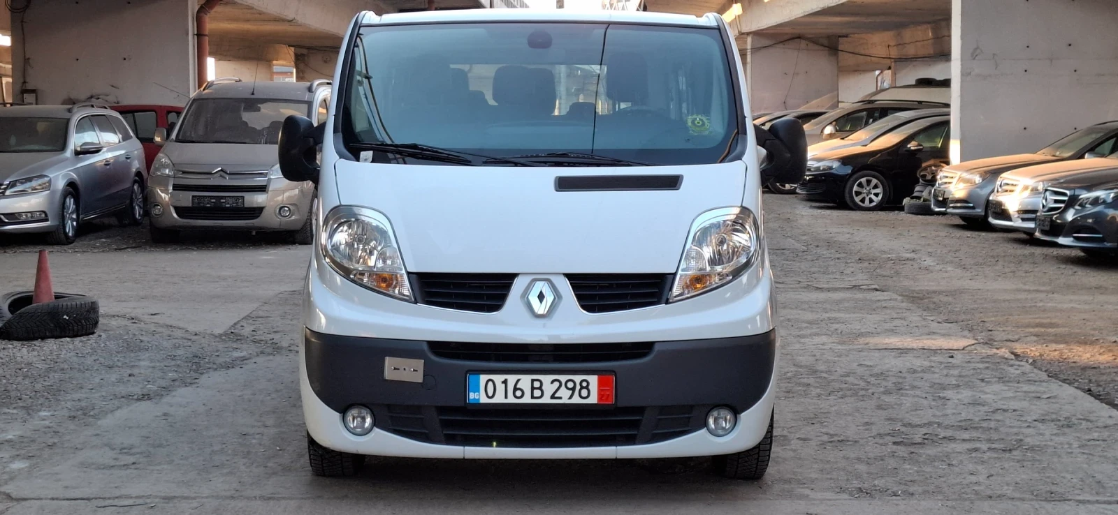 Renault Trafic 2.0dci 9 местен дълга база - изображение 2